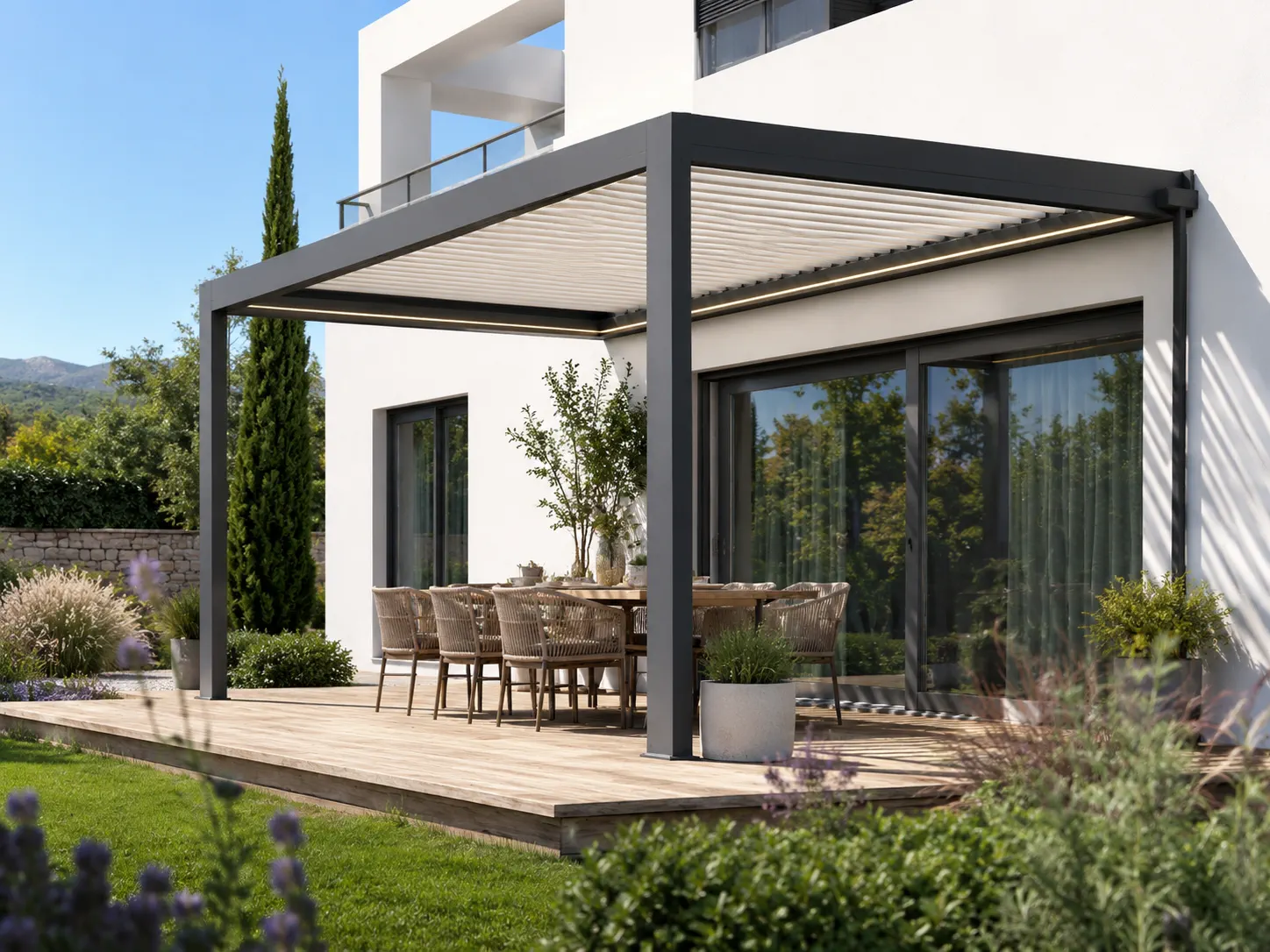 Motorized pergola for villa terraces and private garden use